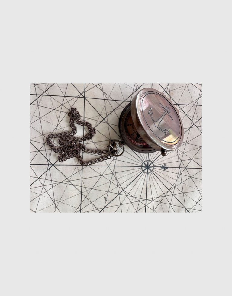 Bússola com corrente